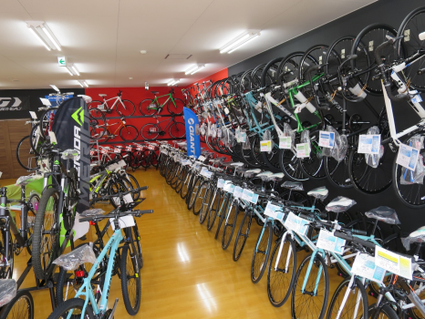 スポーツ車コーナーも充実のラインナップ。「サイクルスペース チャリ松　盛岡南店」