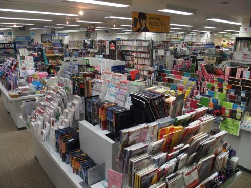 「パステル館」豊富な品揃え、文房具をお求めの際はパステル館へ！
